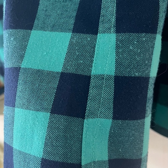 NWOT Vinyard Vines, Performance, Relaxed-fit teal/navy checkered button down - Picture 7 of 7